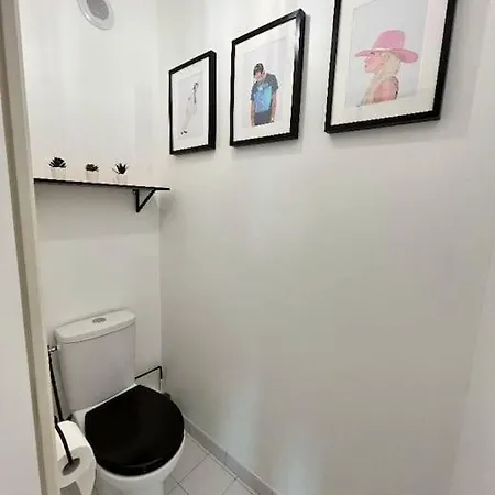 Stylish Unit In The Center Of *