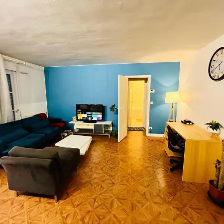 Stylish Unit In The Center Of Senlis *